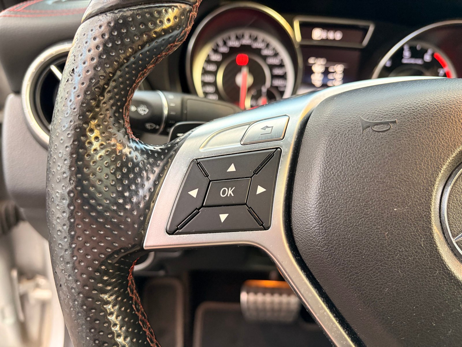 MERCEDES-BENZ Classe CLA (117) Coupé 45 AMG 2.0 i 16V Turbo 4MATIC 7G-DCT 360 cv Boîte auto