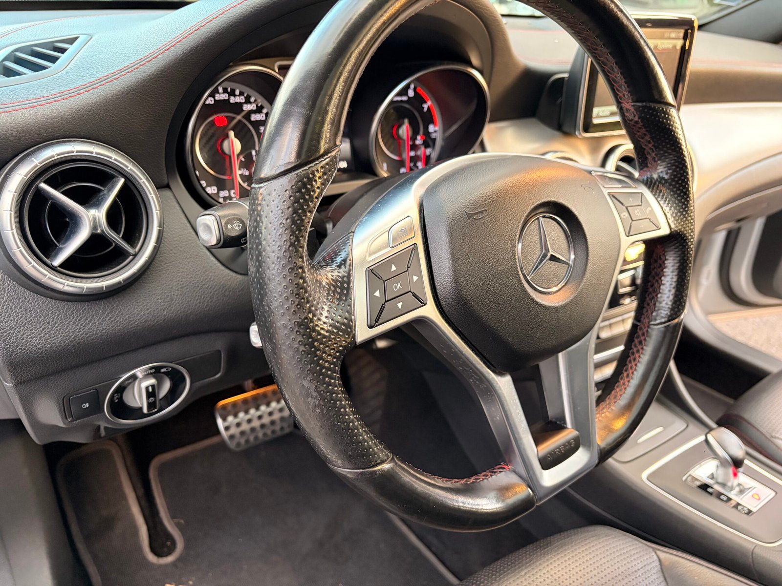 MERCEDES-BENZ Classe CLA (117) Coupé 45 AMG 2.0 i 16V Turbo 4MATIC 7G-DCT 360 cv Boîte auto