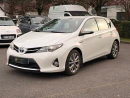 TOYOTA Auris Hatchback 1.8 VVT-i 16V 136 HSD CVT 99 cv Boîte auto Dynamic