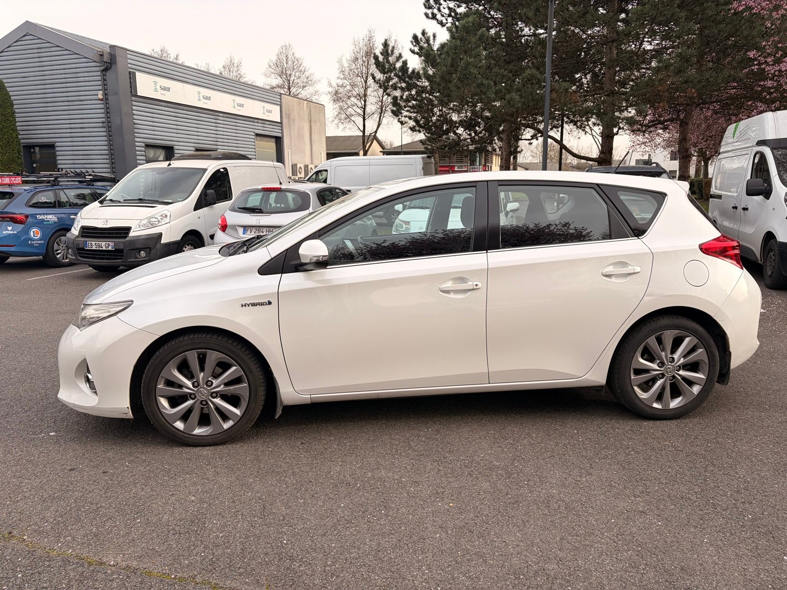 TOYOTA Auris Hatchback 1.8 VVT-i 16V 136 HSD CVT 99 cv Boîte auto Dynamic