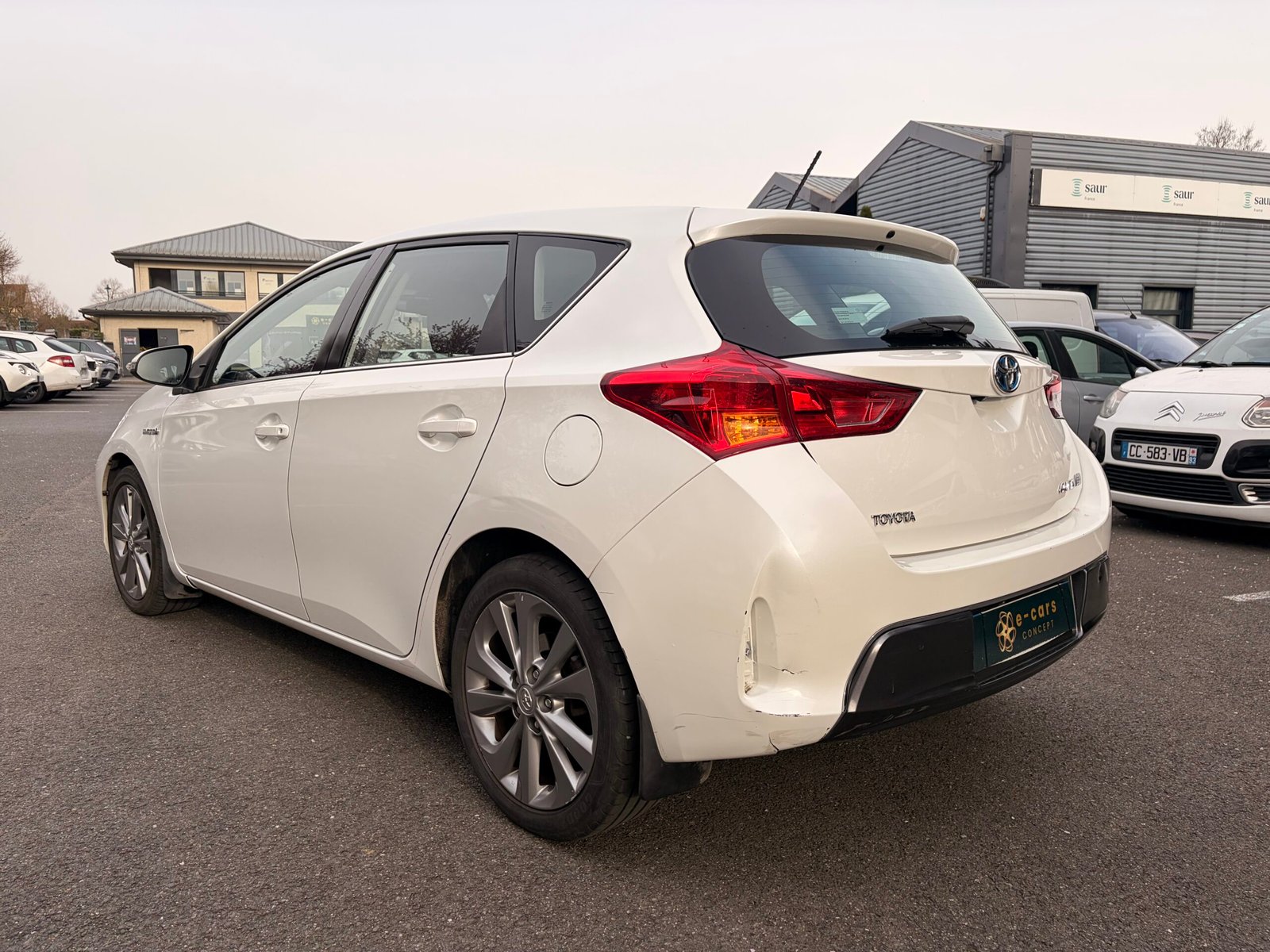 TOYOTA Auris Hatchback 1.8 VVT-i 16V 136 HSD CVT 99 cv Boîte auto Dynamic