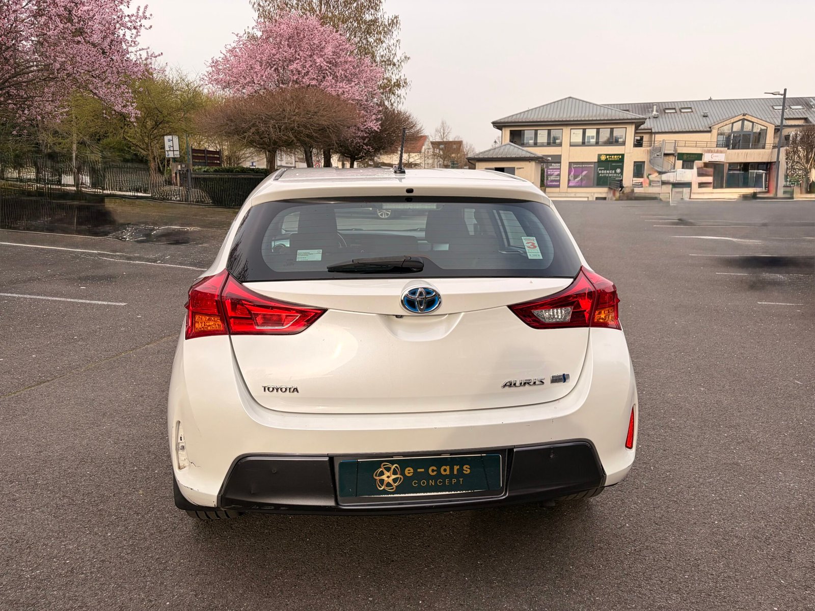 TOYOTA Auris Hatchback 1.8 VVT-i 16V 136 HSD CVT 99 cv Boîte auto Dynamic