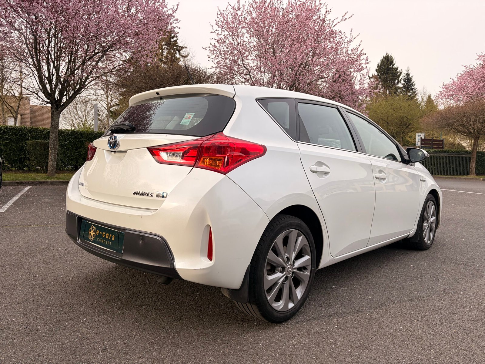 TOYOTA Auris Hatchback 1.8 VVT-i 16V 136 HSD CVT 99 cv Boîte auto Dynamic