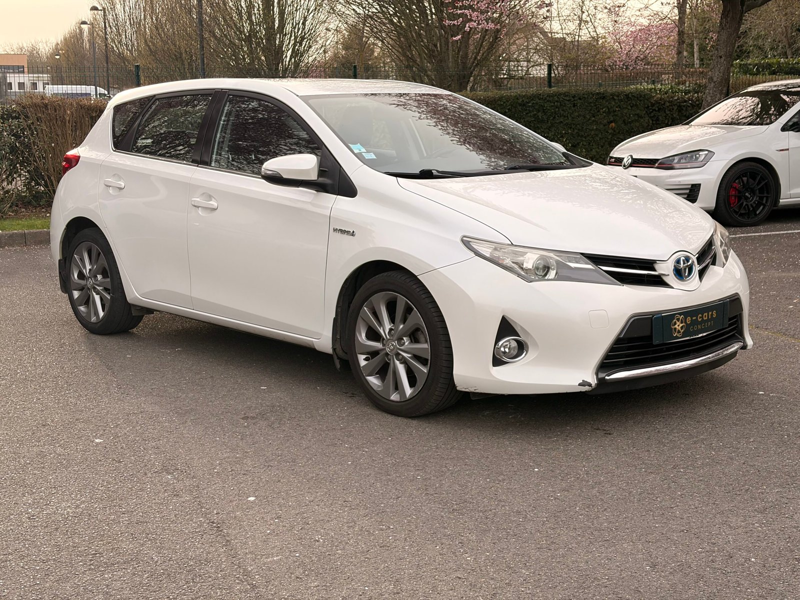 TOYOTA Auris Hatchback 1.8 VVT-i 16V 136 HSD CVT 99 cv Boîte auto Dynamic