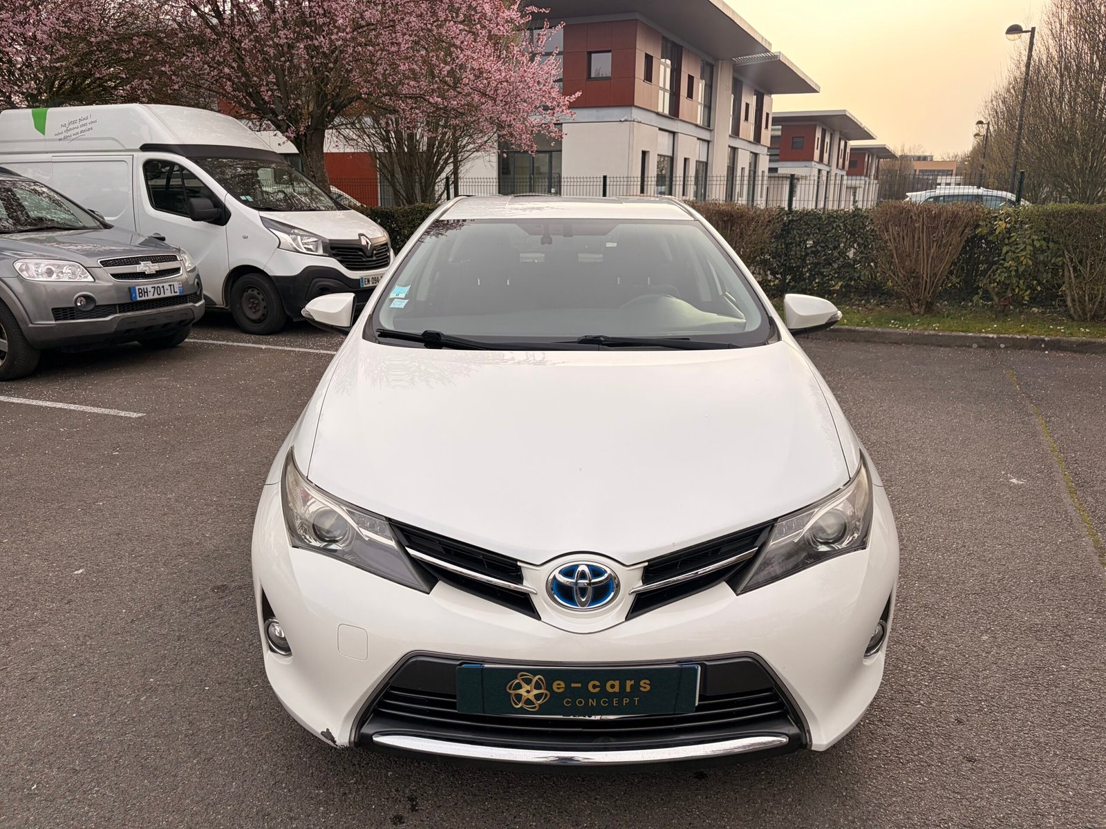 TOYOTA Auris Hatchback 1.8 VVT-i 16V 136 HSD CVT 99 cv Boîte auto Dynamic