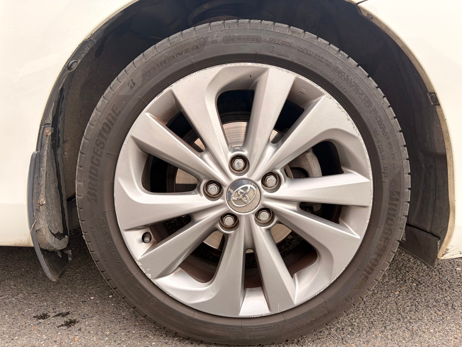 TOYOTA Auris Hatchback 1.8 VVT-i 16V 136 HSD CVT 99 cv Boîte auto Dynamic