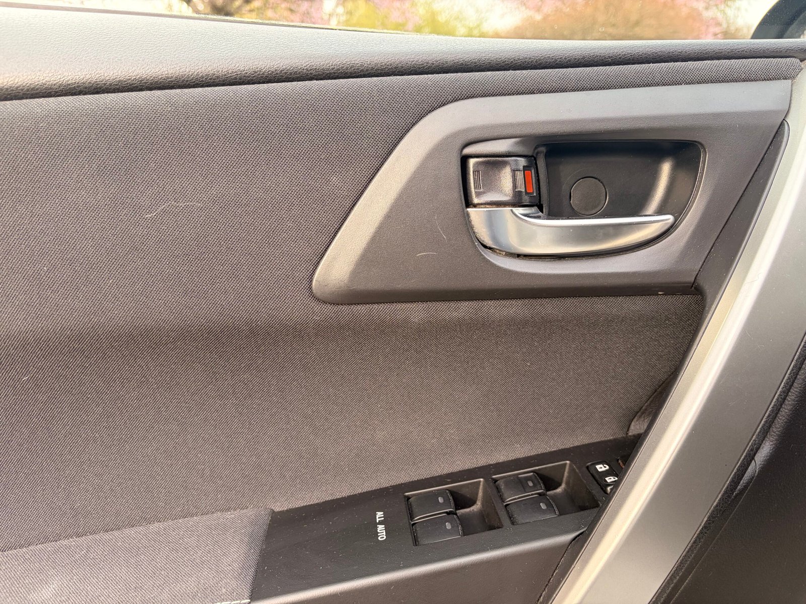 TOYOTA Auris Hatchback 1.8 VVT-i 16V 136 HSD CVT 99 cv Boîte auto Dynamic