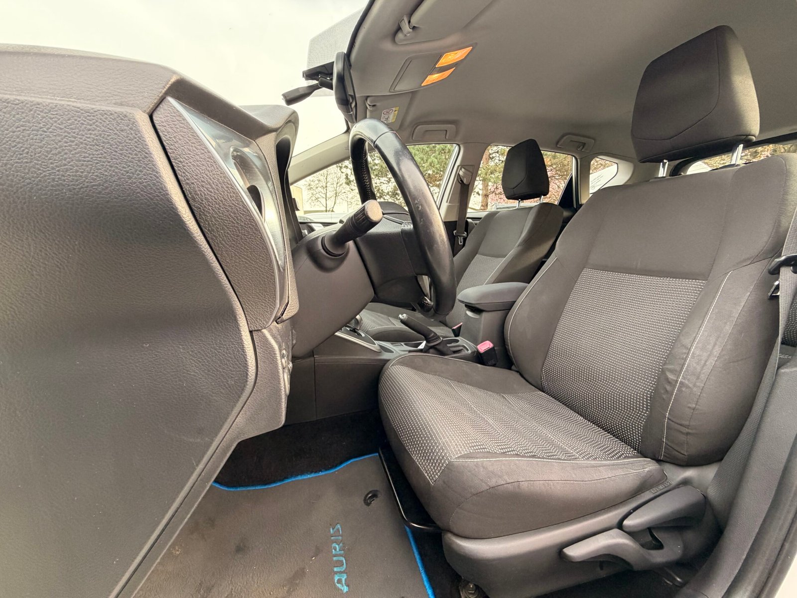 TOYOTA Auris Hatchback 1.8 VVT-i 16V 136 HSD CVT 99 cv Boîte auto Dynamic