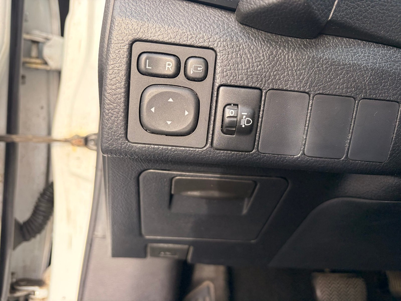 TOYOTA Auris Hatchback 1.8 VVT-i 16V 136 HSD CVT 99 cv Boîte auto Dynamic