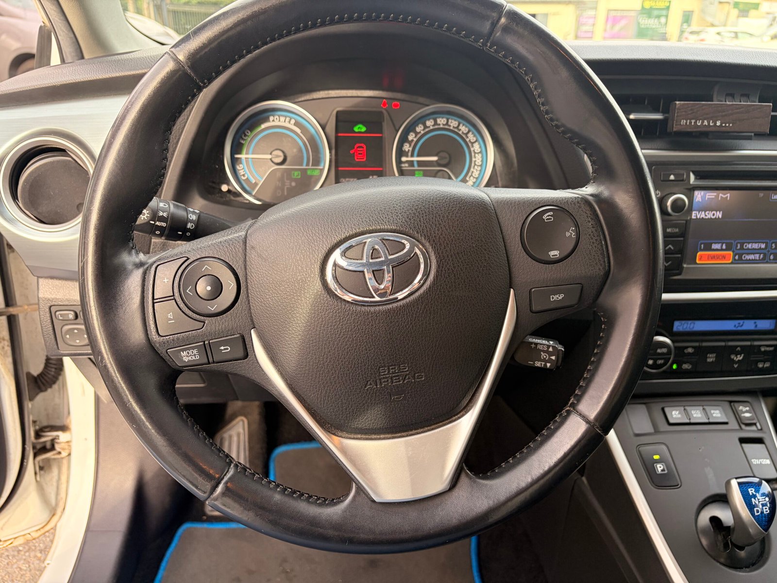 TOYOTA Auris Hatchback 1.8 VVT-i 16V 136 HSD CVT 99 cv Boîte auto Dynamic