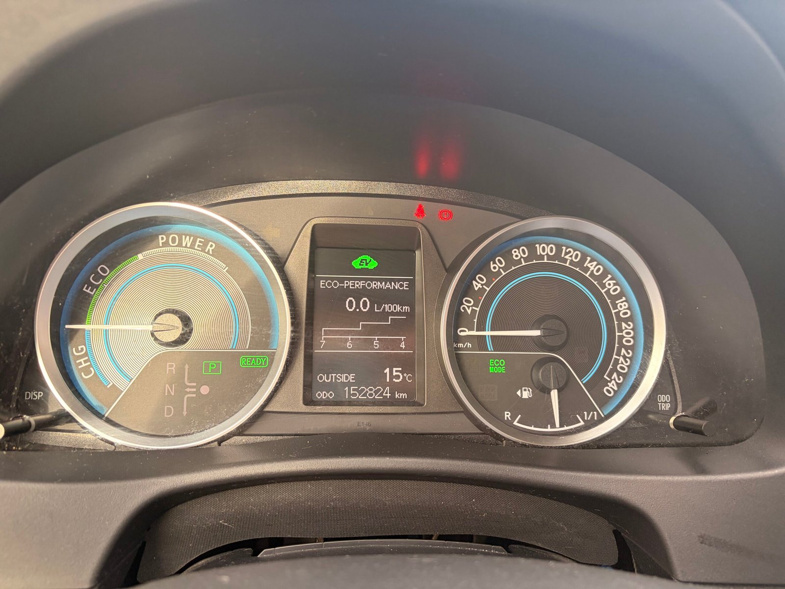 TOYOTA Auris Hatchback 1.8 VVT-i 16V 136 HSD CVT 99 cv Boîte auto Dynamic