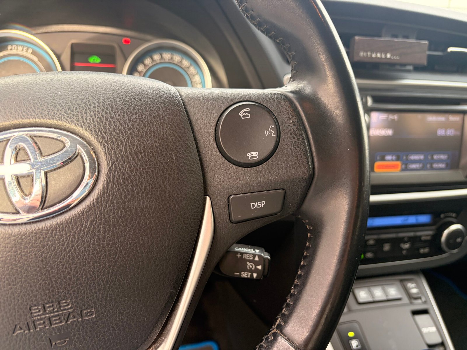 TOYOTA Auris Hatchback 1.8 VVT-i 16V 136 HSD CVT 99 cv Boîte auto Dynamic