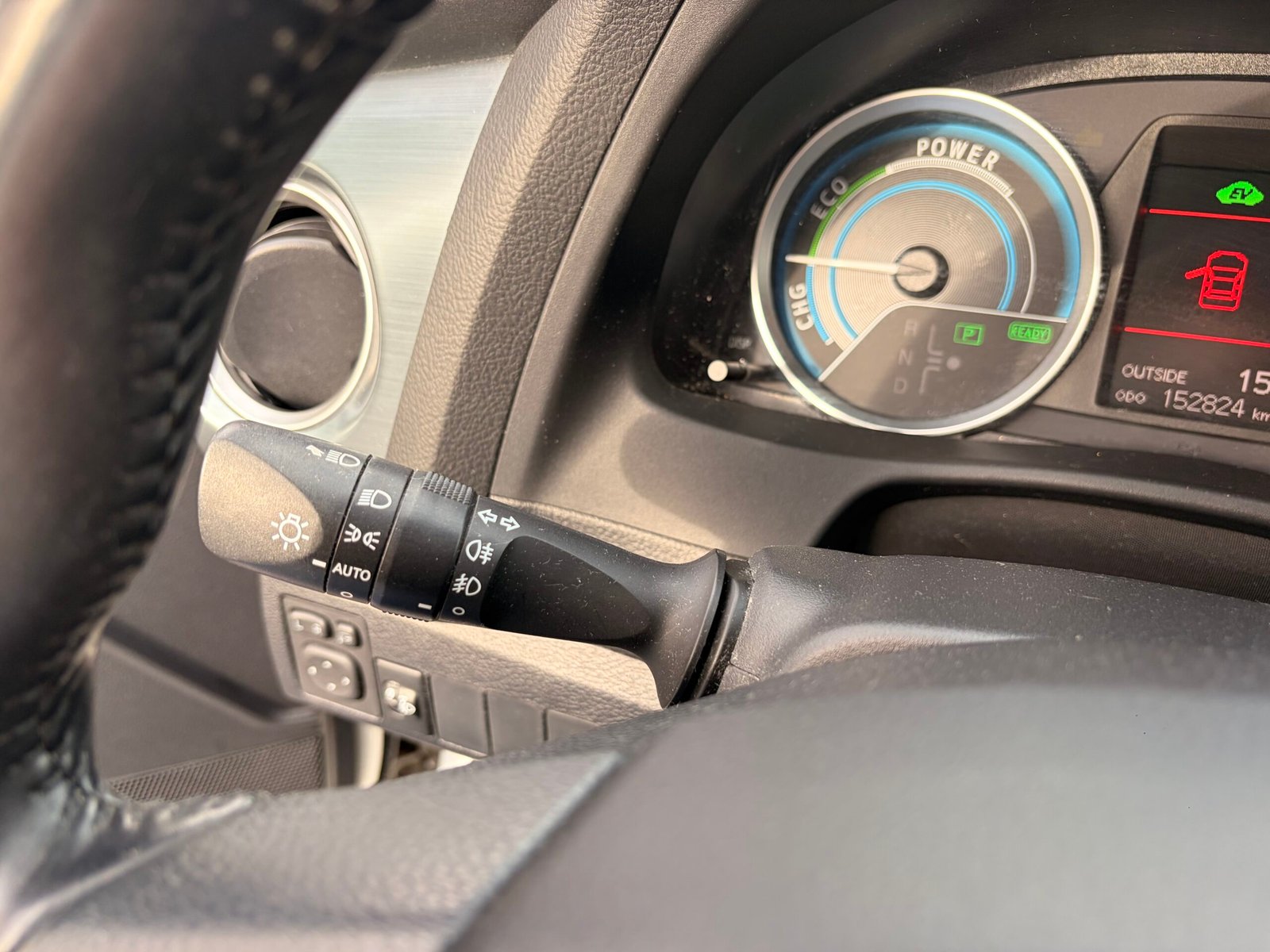 TOYOTA Auris Hatchback 1.8 VVT-i 16V 136 HSD CVT 99 cv Boîte auto Dynamic