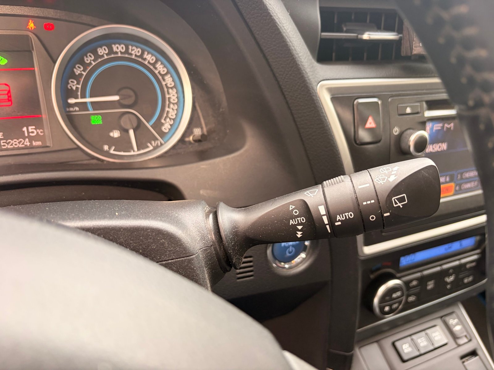 TOYOTA Auris Hatchback 1.8 VVT-i 16V 136 HSD CVT 99 cv Boîte auto Dynamic