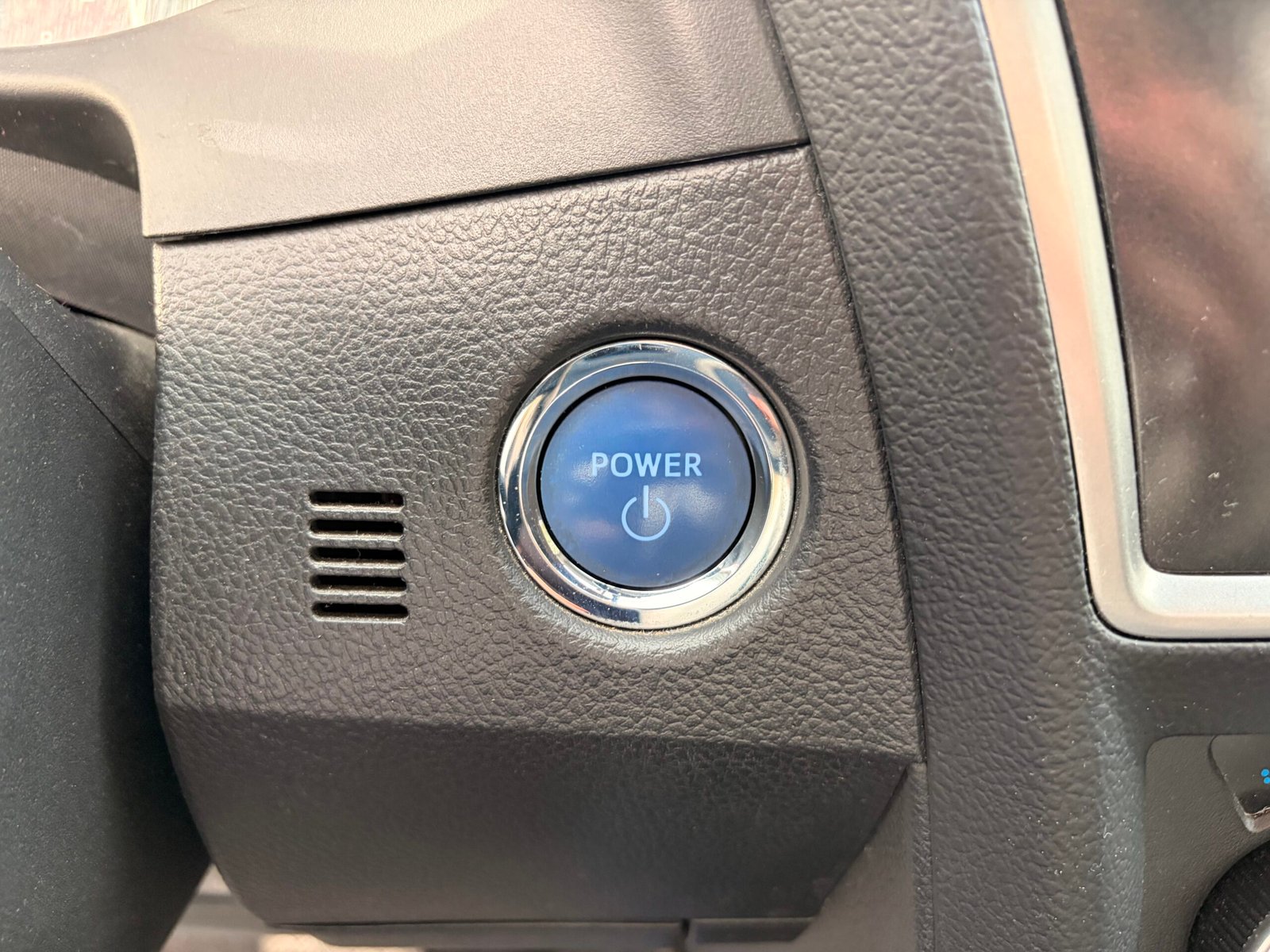 TOYOTA Auris Hatchback 1.8 VVT-i 16V 136 HSD CVT 99 cv Boîte auto Dynamic