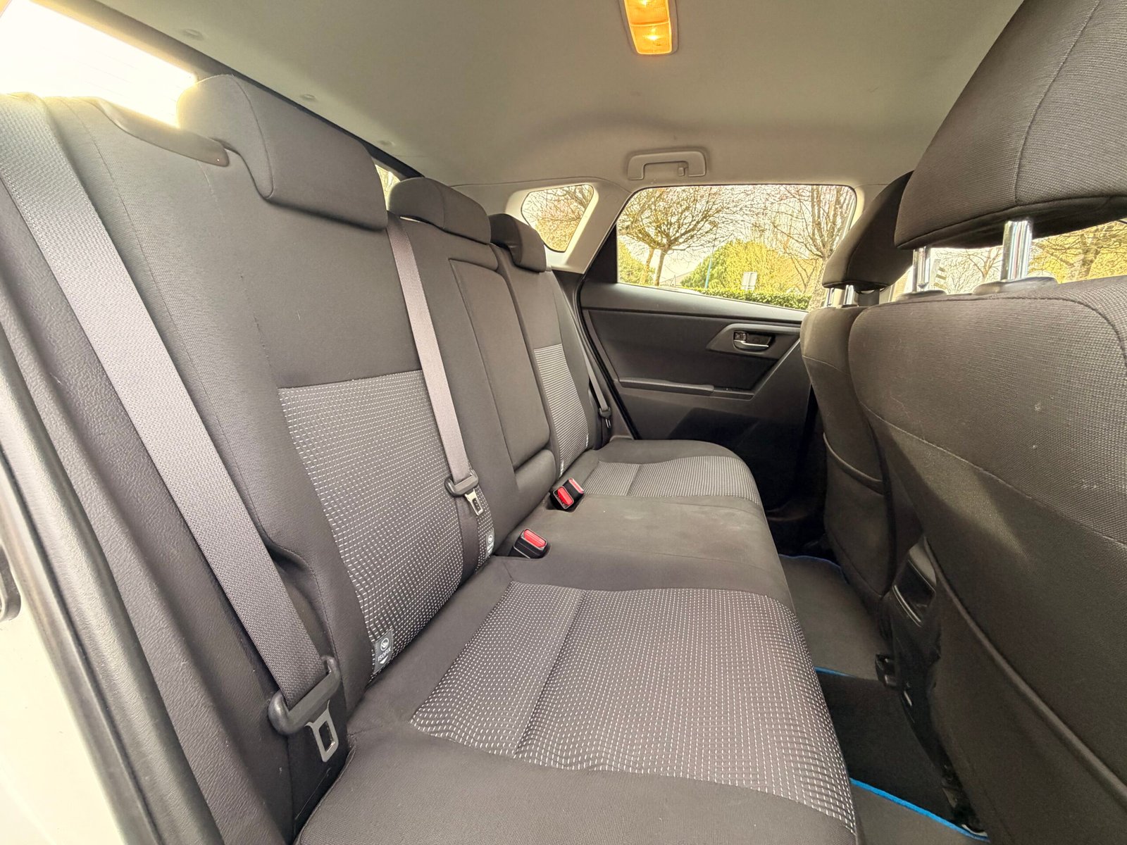 TOYOTA Auris Hatchback 1.8 VVT-i 16V 136 HSD CVT 99 cv Boîte auto Dynamic