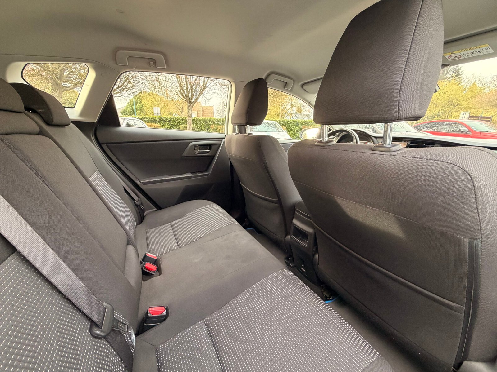 TOYOTA Auris Hatchback 1.8 VVT-i 16V 136 HSD CVT 99 cv Boîte auto Dynamic