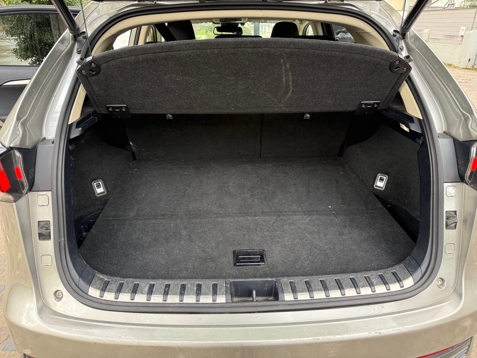 Lexus NX 300H E-CVT 155 Cv “Luxe Plus”