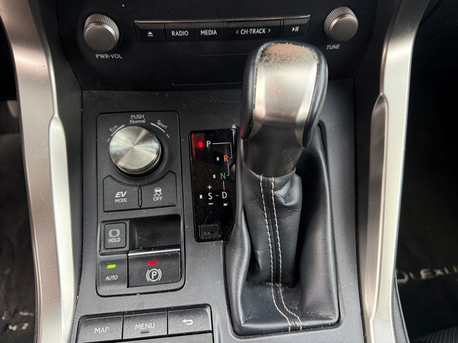 Lexus NX 300H E-CVT 155 Cv “Luxe Plus”