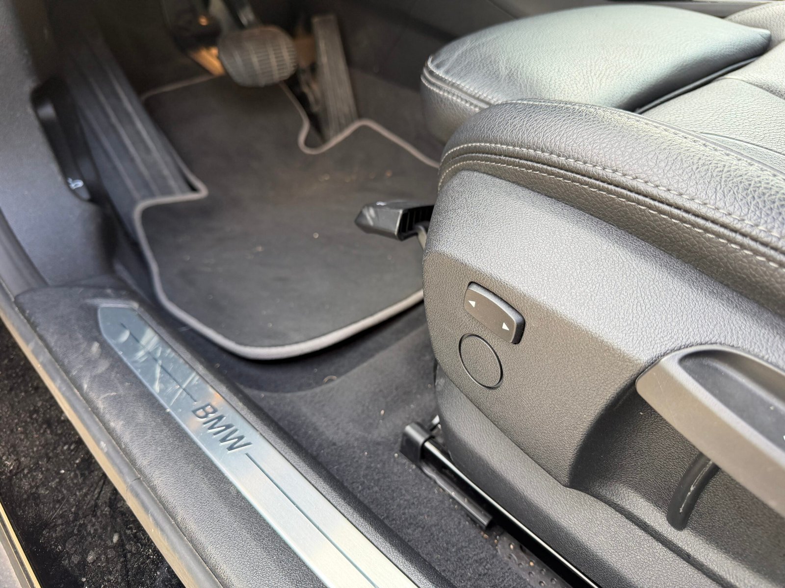 BMW série 1 F40 118i ÉDITION SPORT Automatique dct7 136ch