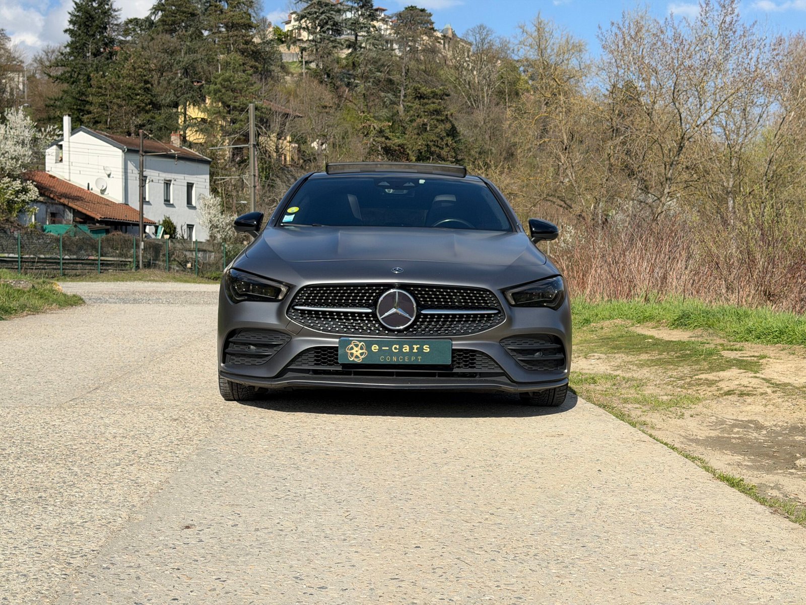 Découvrez cette magnifique MERCEDES-BENZ CLA shooting break 200d AMG Line ( Livrée avec jantes AMG noire 14 branches et pneus été)