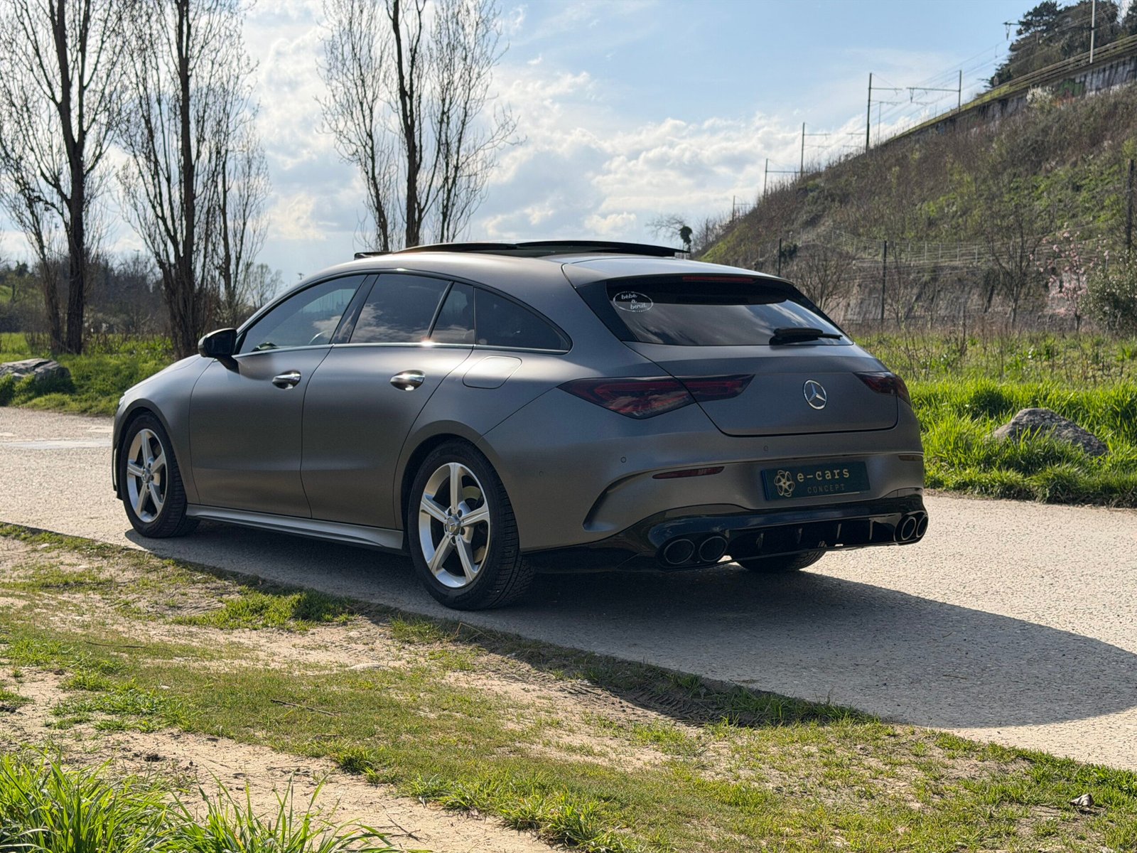 Découvrez cette magnifique MERCEDES-BENZ CLA shooting break 200d AMG Line ( Livrée avec jantes AMG noire 14 branches et pneus été)
