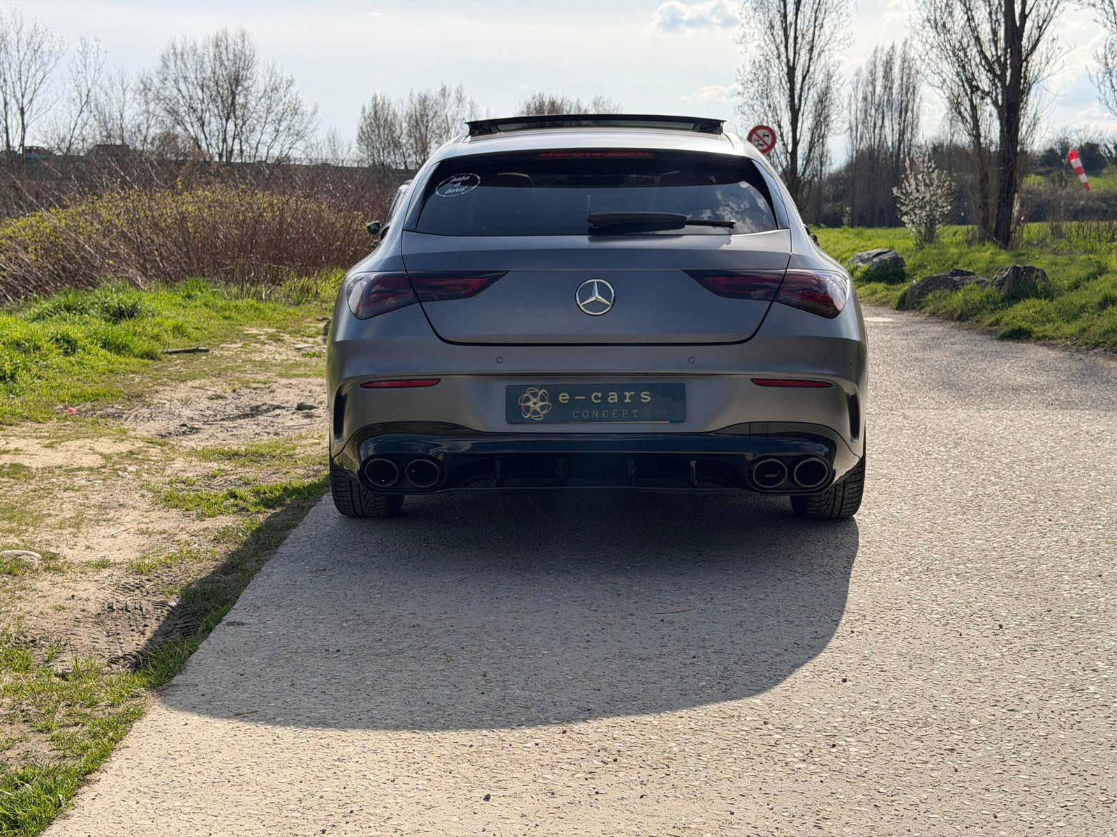 Découvrez cette magnifique MERCEDES-BENZ CLA shooting break 200d AMG Line ( Livrée avec jantes AMG noire 14 branches et pneus été)