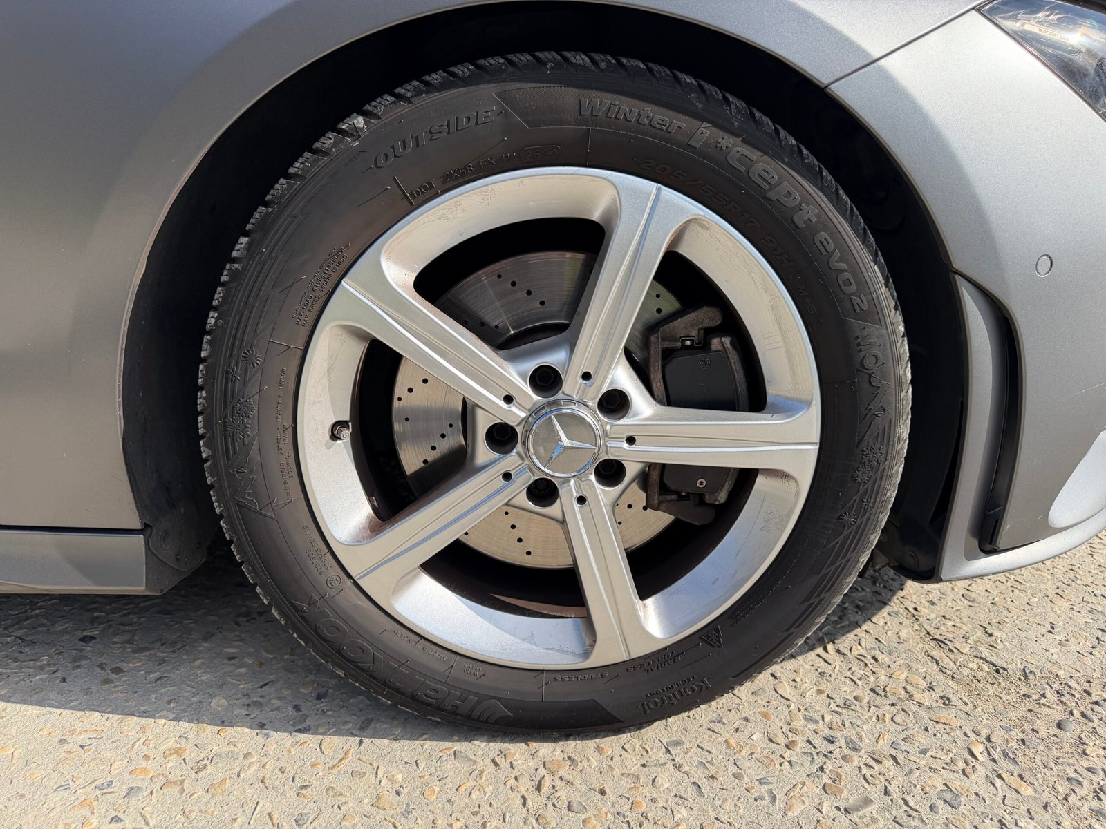 Découvrez cette magnifique MERCEDES-BENZ CLA shooting break 200d AMG Line ( Livrée avec jantes AMG noire 14 branches et pneus été)