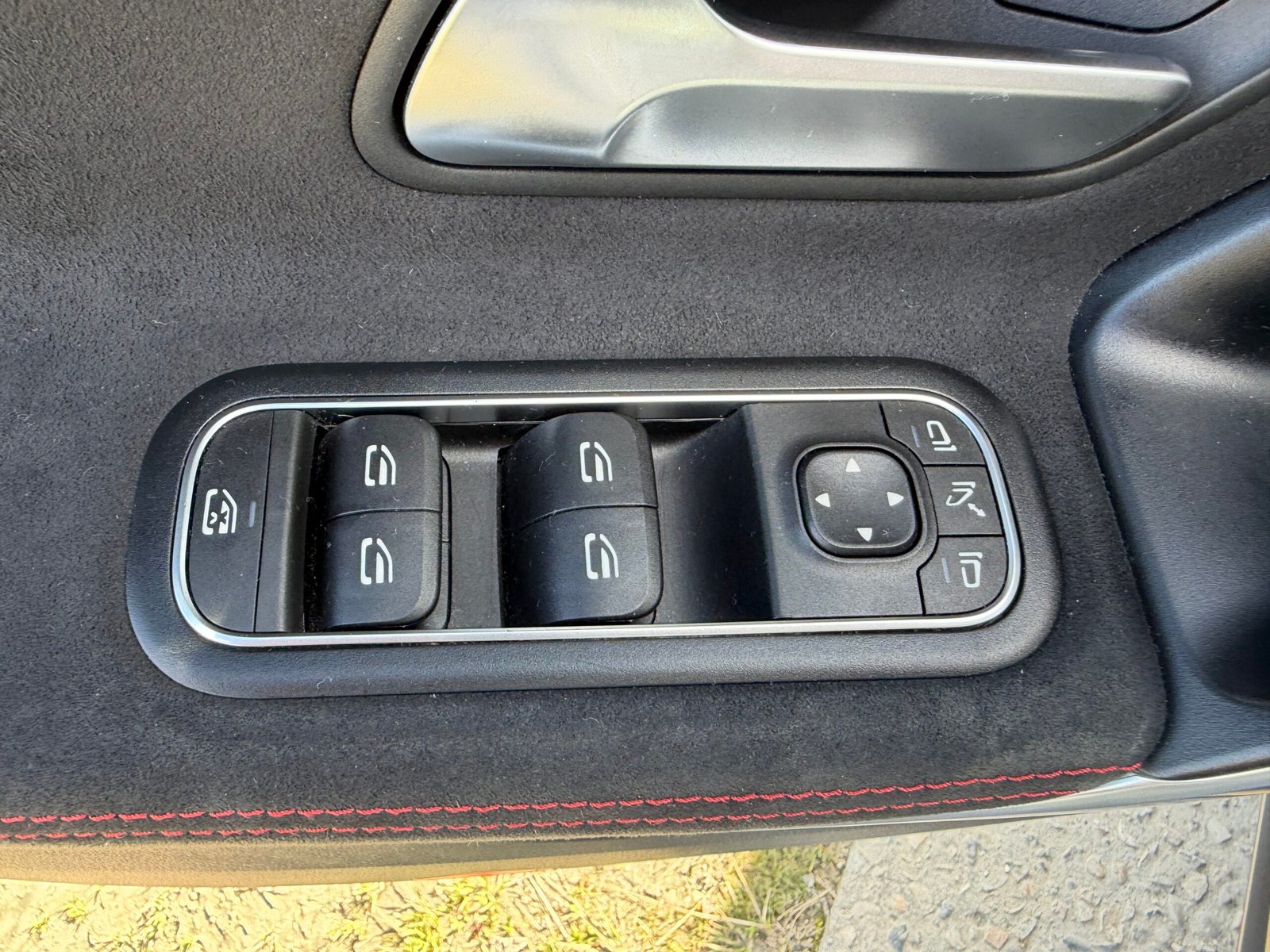 Découvrez cette magnifique MERCEDES-BENZ CLA shooting break 200d AMG Line ( Livrée avec jantes AMG noire 14 branches et pneus été)