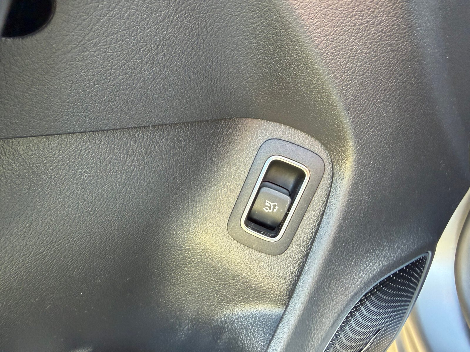 Découvrez cette magnifique MERCEDES-BENZ CLA shooting break 200d AMG Line ( Livrée avec jantes AMG noire 14 branches et pneus été)