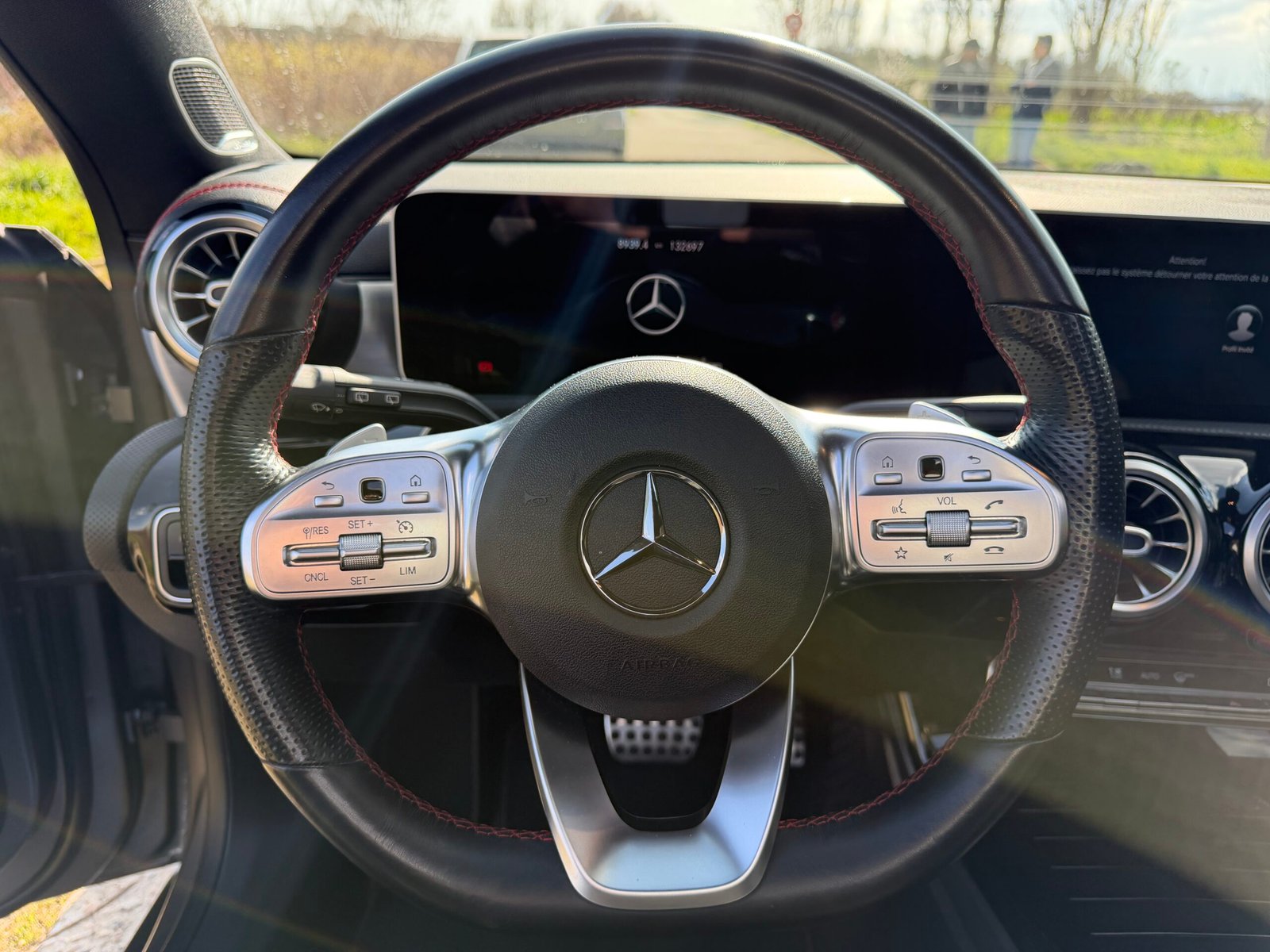 Découvrez cette magnifique MERCEDES-BENZ CLA shooting break 200d AMG Line ( Livrée avec jantes AMG noire 14 branches et pneus été)