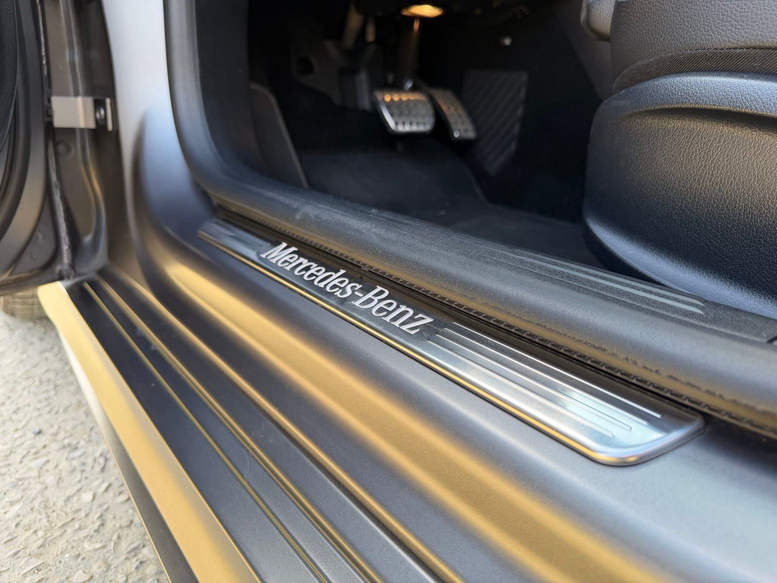 Découvrez cette magnifique MERCEDES-BENZ CLA shooting break 200d AMG Line ( Livrée avec jantes AMG noire 14 branches et pneus été)