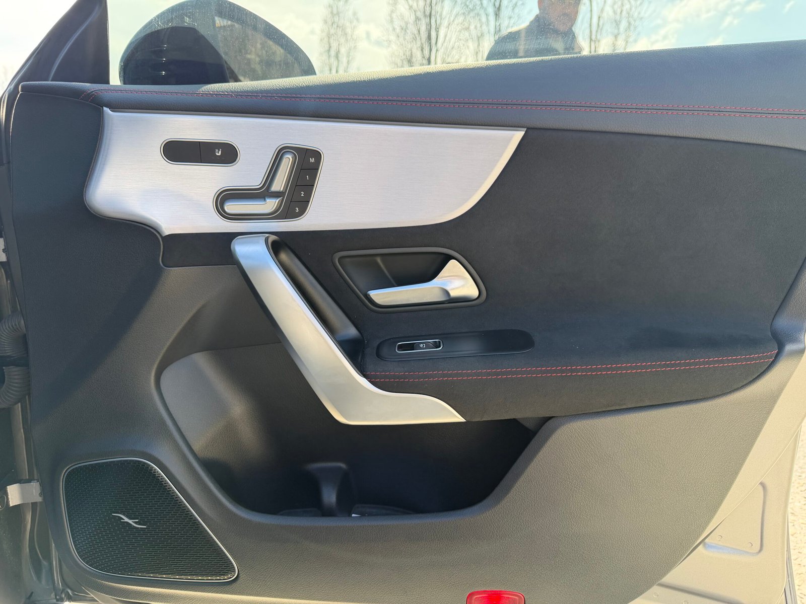 Découvrez cette magnifique MERCEDES-BENZ CLA shooting break 200d AMG Line ( Livrée avec jantes AMG noire 14 branches et pneus été)