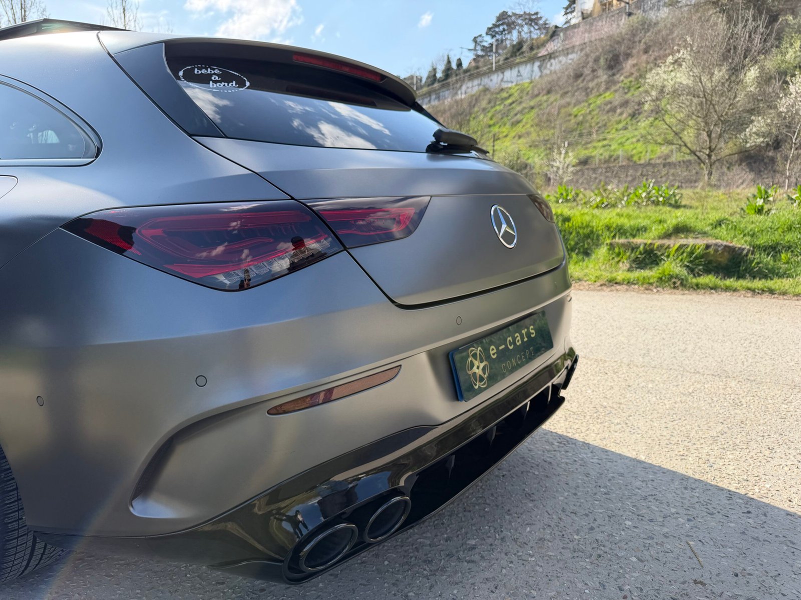 Découvrez cette magnifique MERCEDES-BENZ CLA shooting break 200d AMG Line ( Livrée avec jantes AMG noire 14 branches et pneus été)