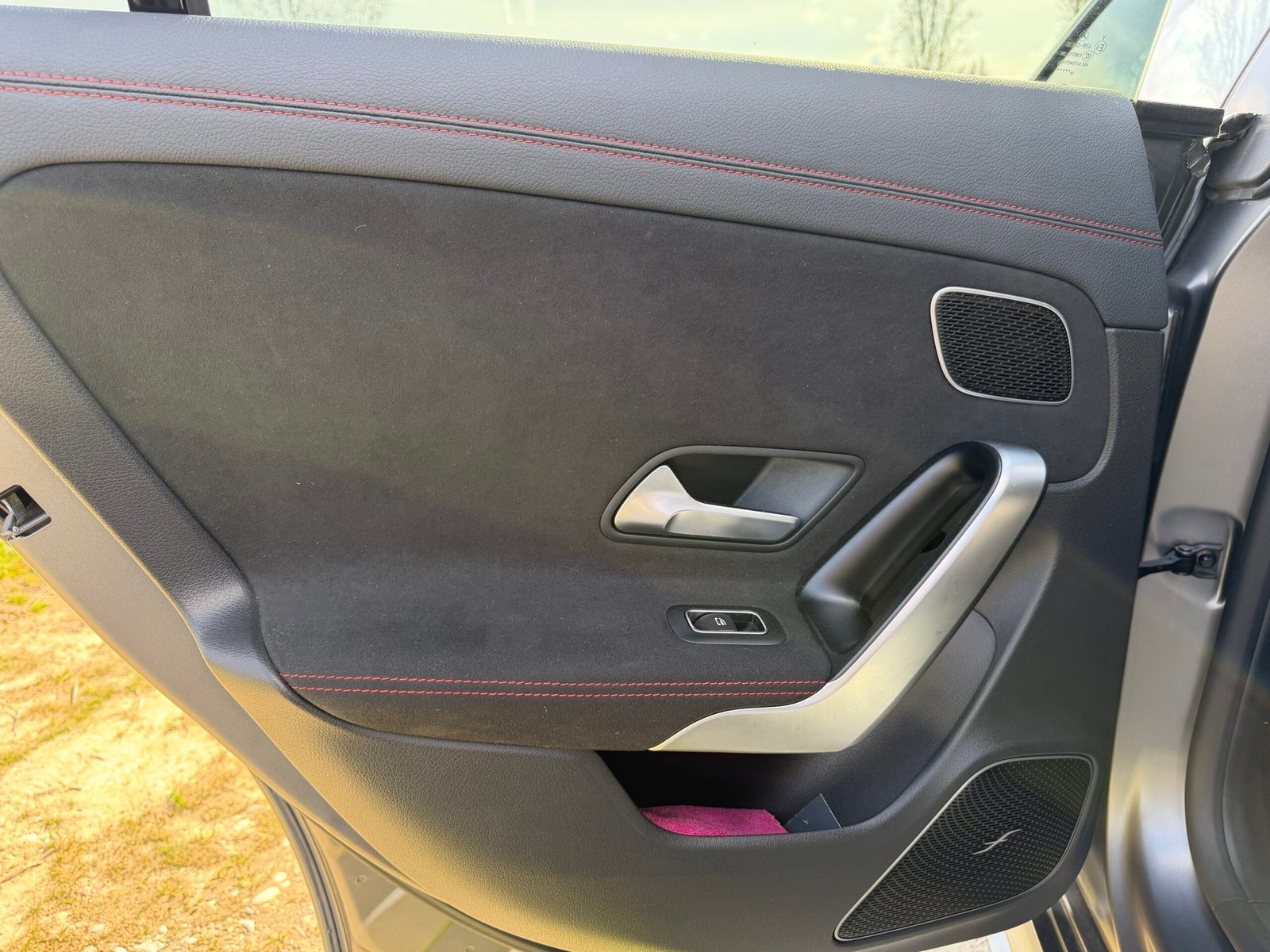 Découvrez cette magnifique MERCEDES-BENZ CLA shooting break 200d AMG Line ( Livrée avec jantes AMG noire 14 branches et pneus été)