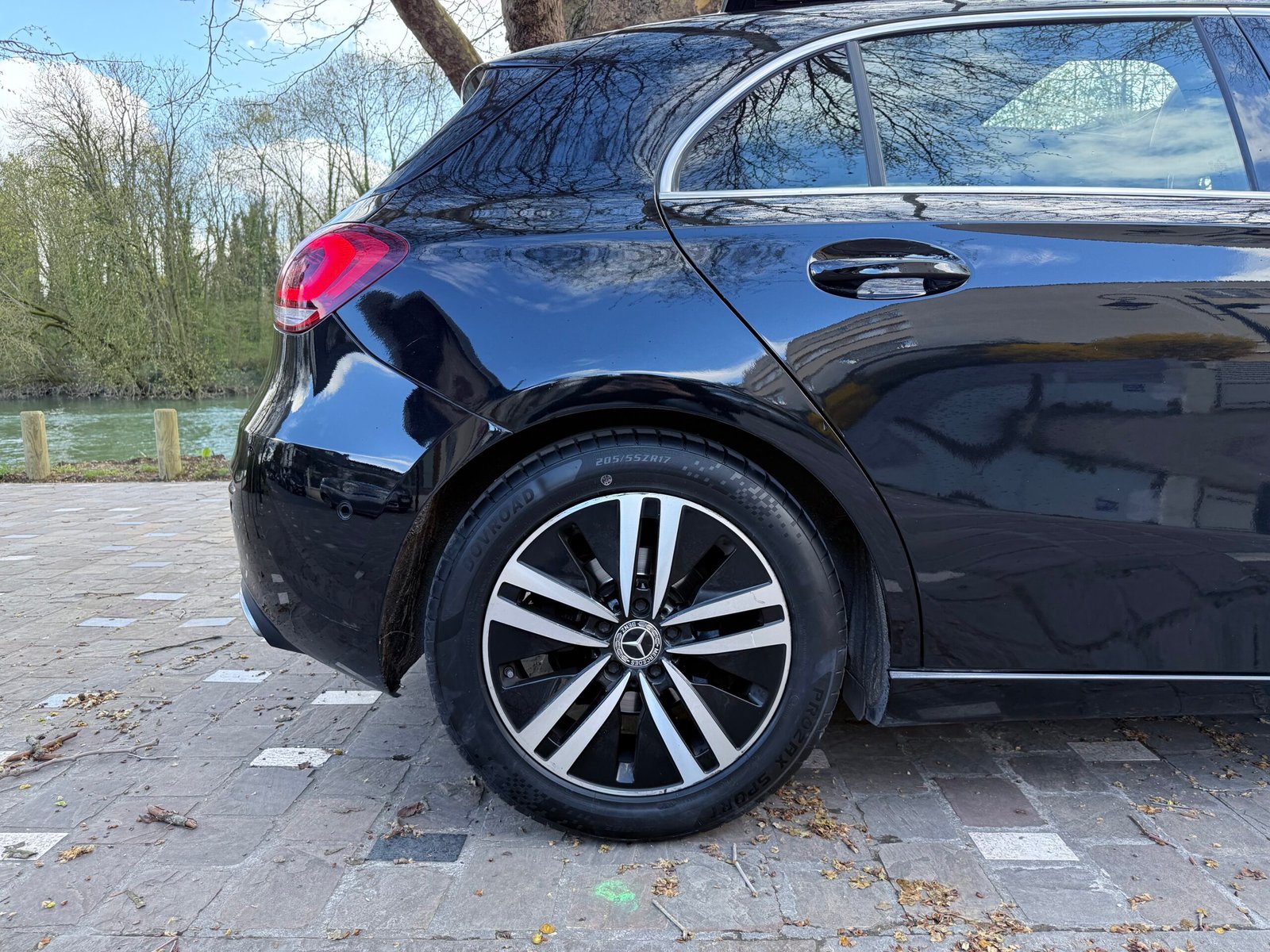 Mercedes-Benz A180 Progressive Line 7G-DCT