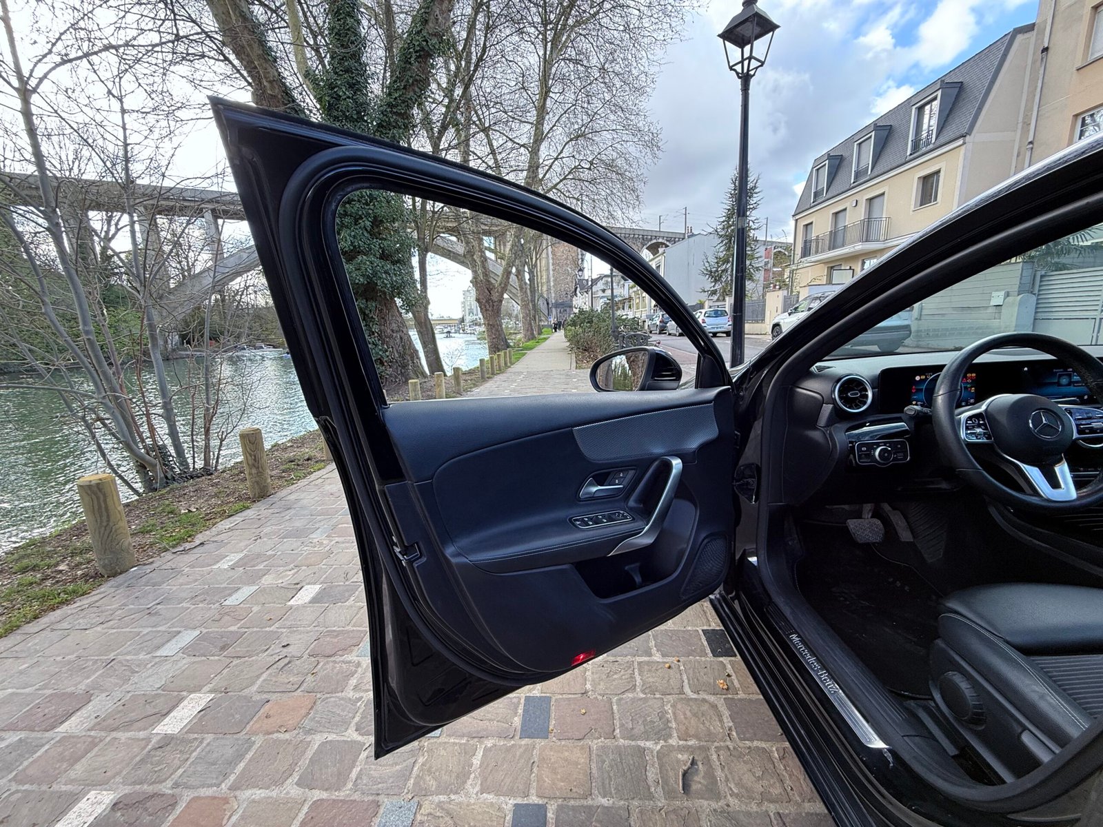 Mercedes-Benz A180 Progressive Line 7G-DCT