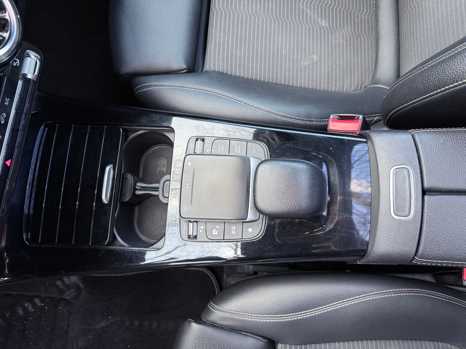 Mercedes-Benz A180 Progressive Line 7G-DCT