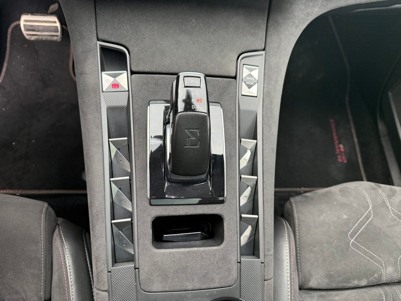 DS 7 Crossback E-tense 1.6 THP 300Ch Hybrid 4×4 « performance Line »