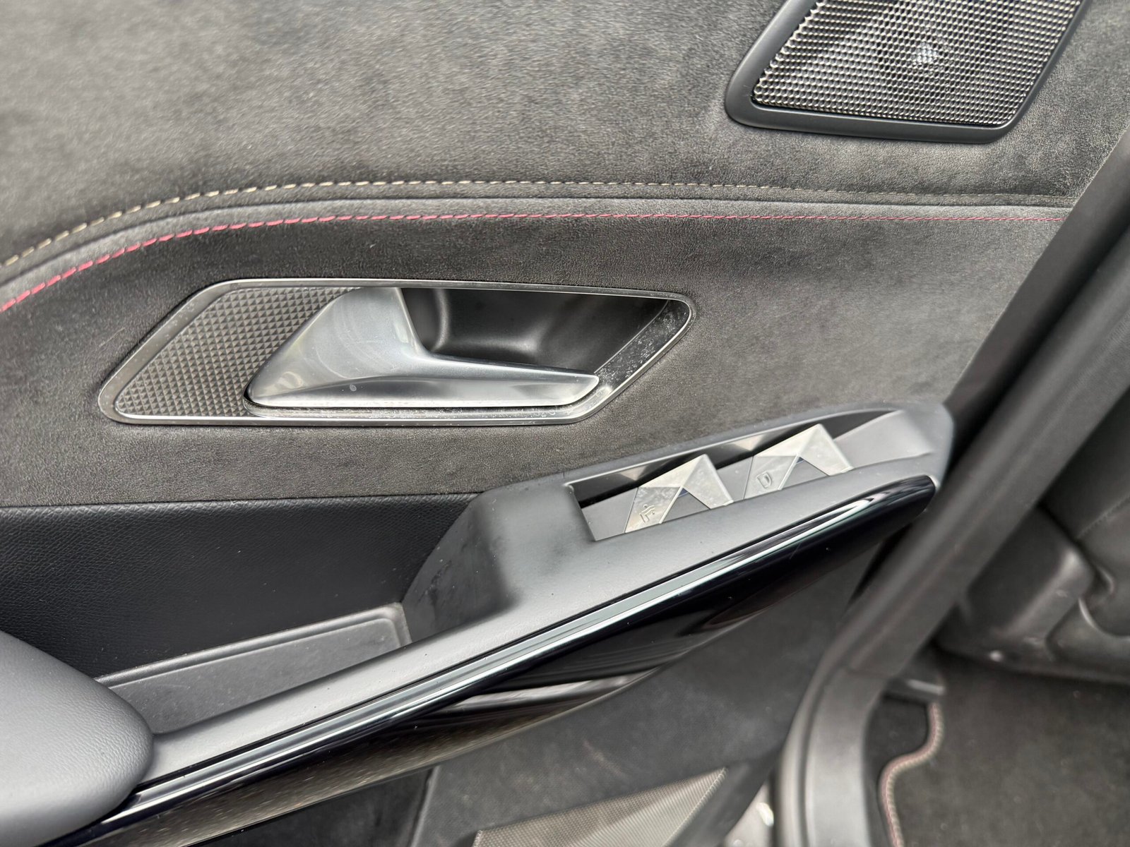 DS 7 Crossback E-tense 1.6 THP 300Ch Hybrid 4×4 « performance Line »