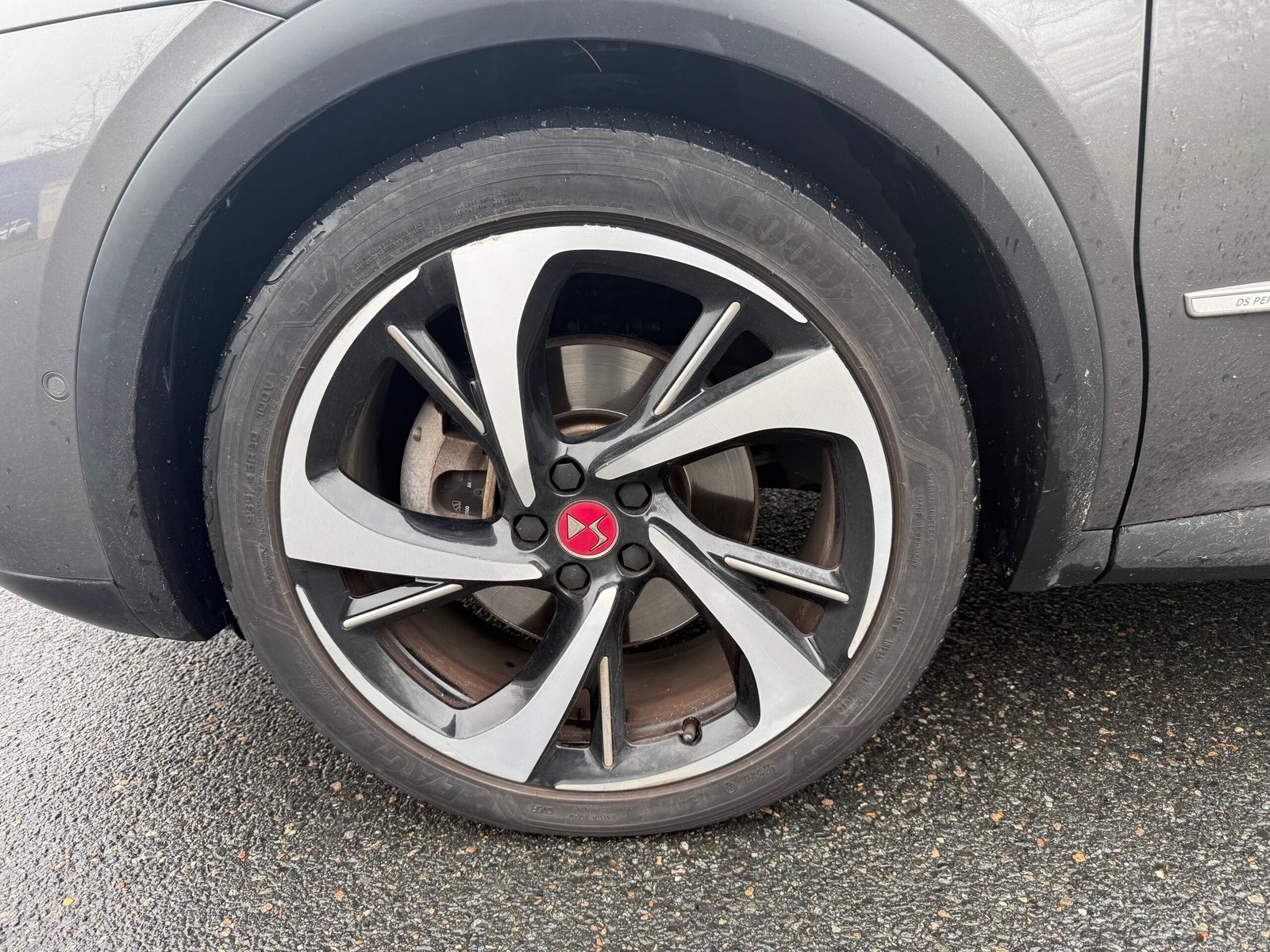 DS 7 Crossback E-tense 1.6 THP 300Ch Hybrid 4×4 « performance Line »