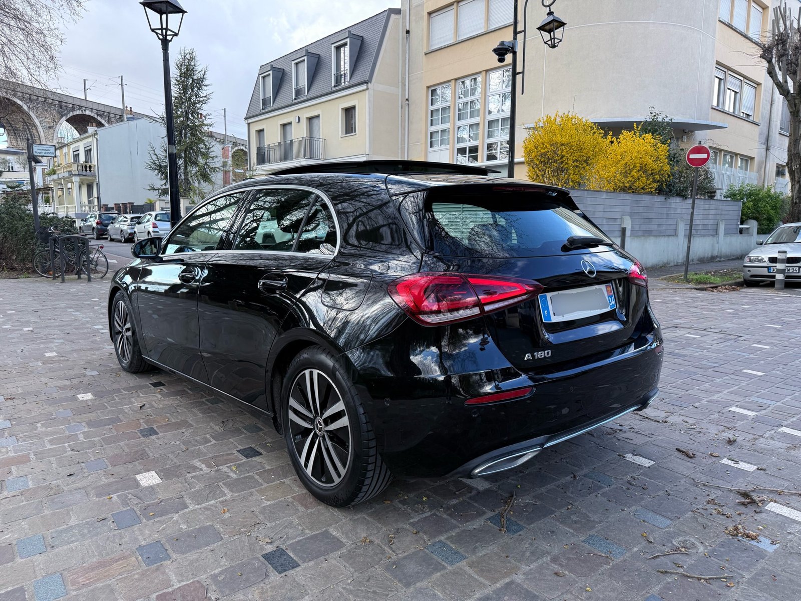 Mercedes-Benz A180 Progressive Line 7G-DCT