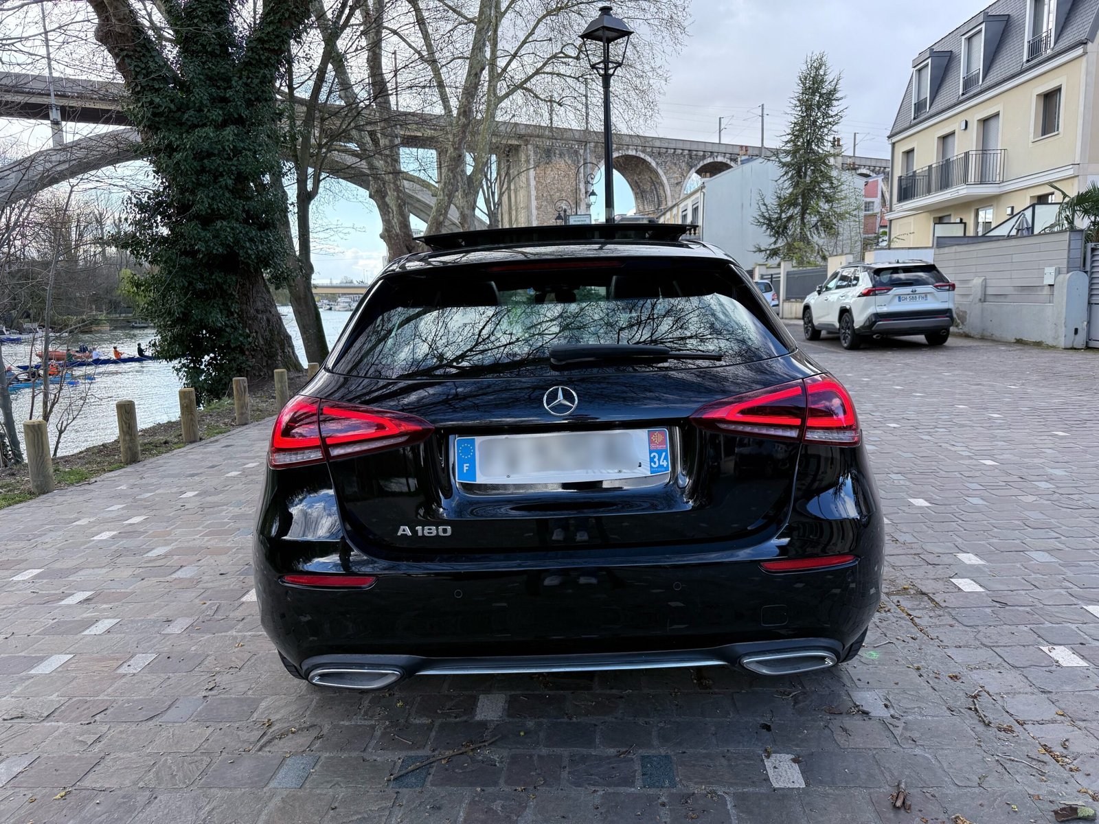 Mercedes-Benz A180 Progressive Line 7G-DCT