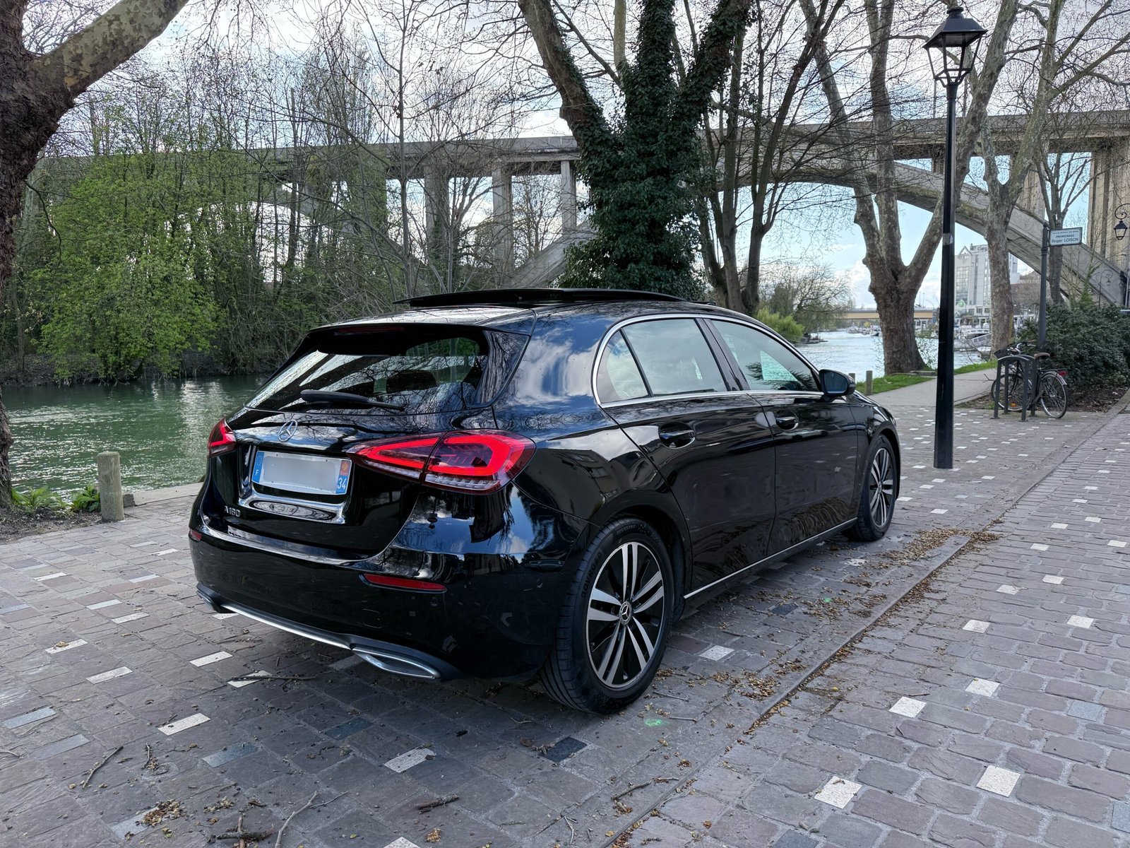 Mercedes-Benz A180 Progressive Line 7G-DCT