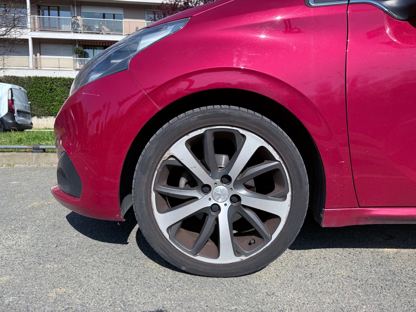 Peugeot 208 Féline 1.2 Essence 110 Automatique