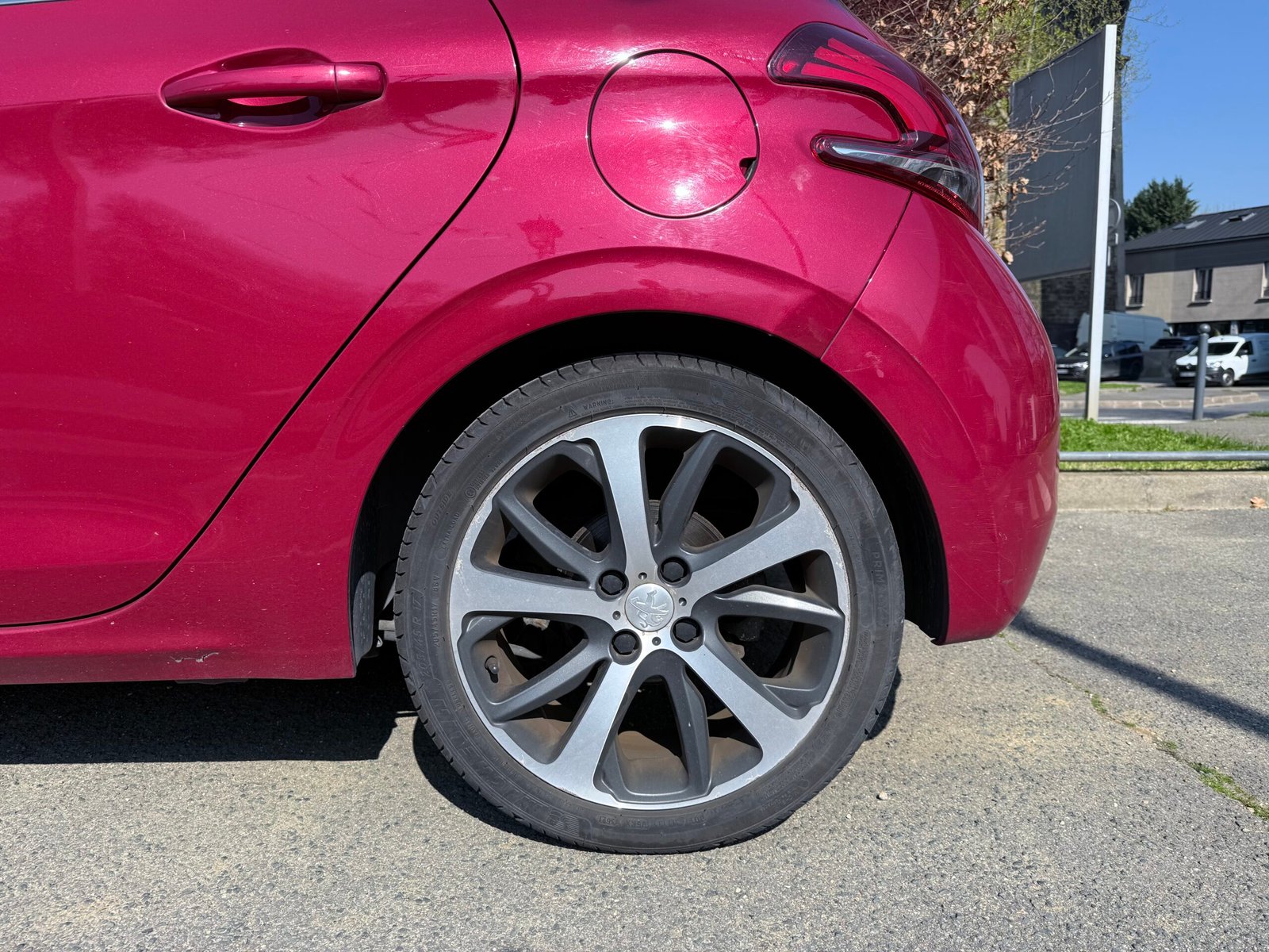 Peugeot 208 Féline 1.2 Essence 110 Automatique