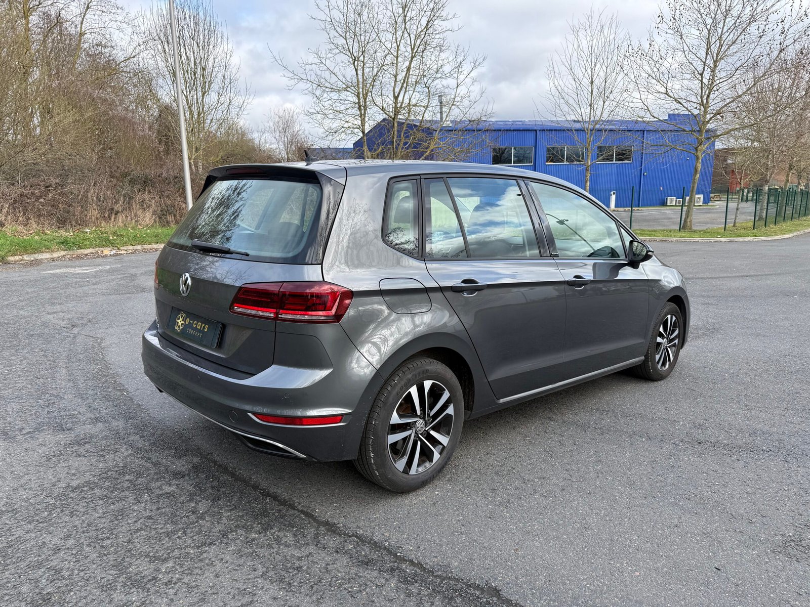 VOLKSWAGEN Golf VII Sportsvan Phase 2 1.0 TSI 115 ch « CONFORTLINE »