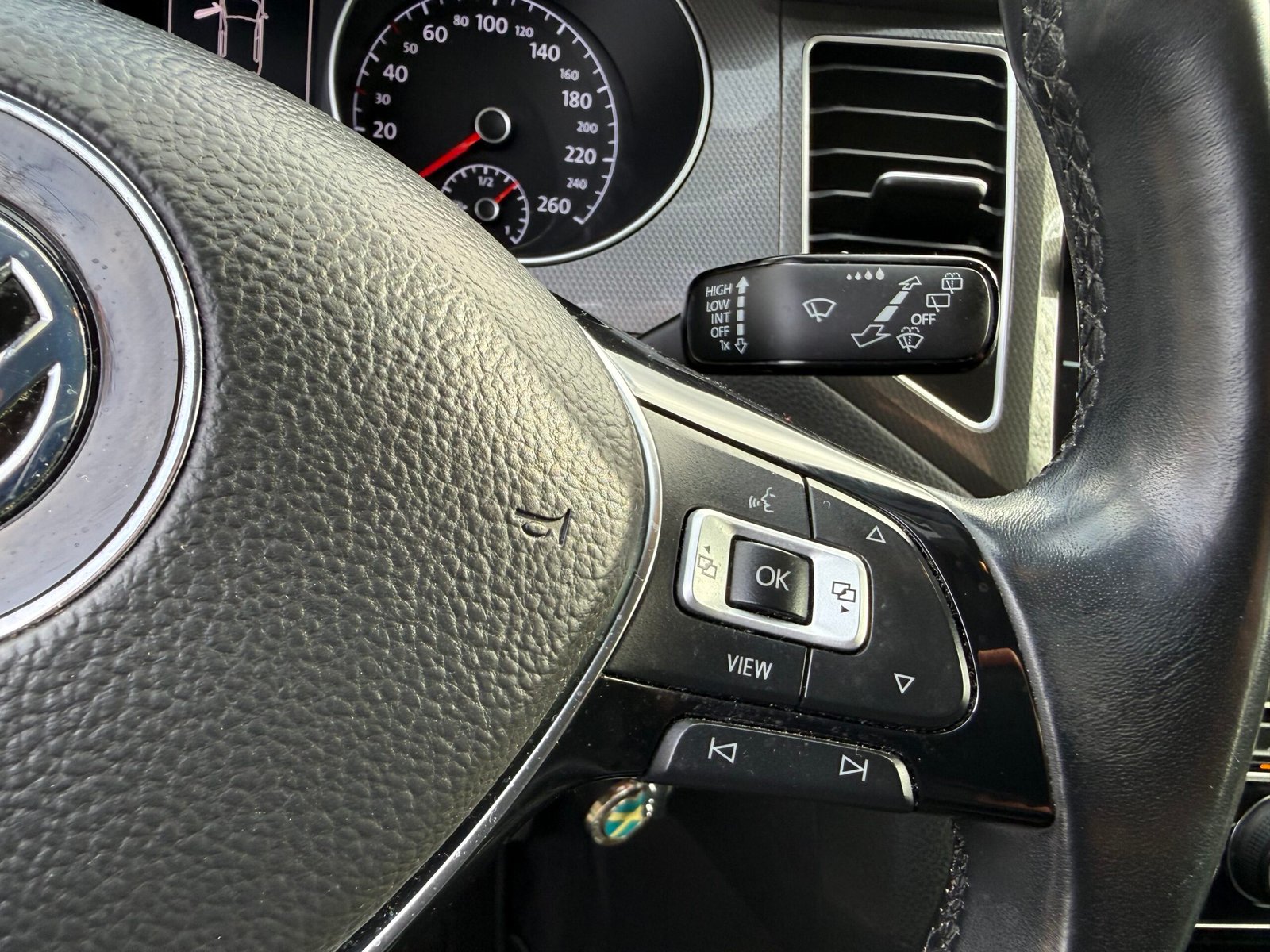 VOLKSWAGEN Golf VII Sportsvan Phase 2 1.0 TSI 115 ch « CONFORTLINE »