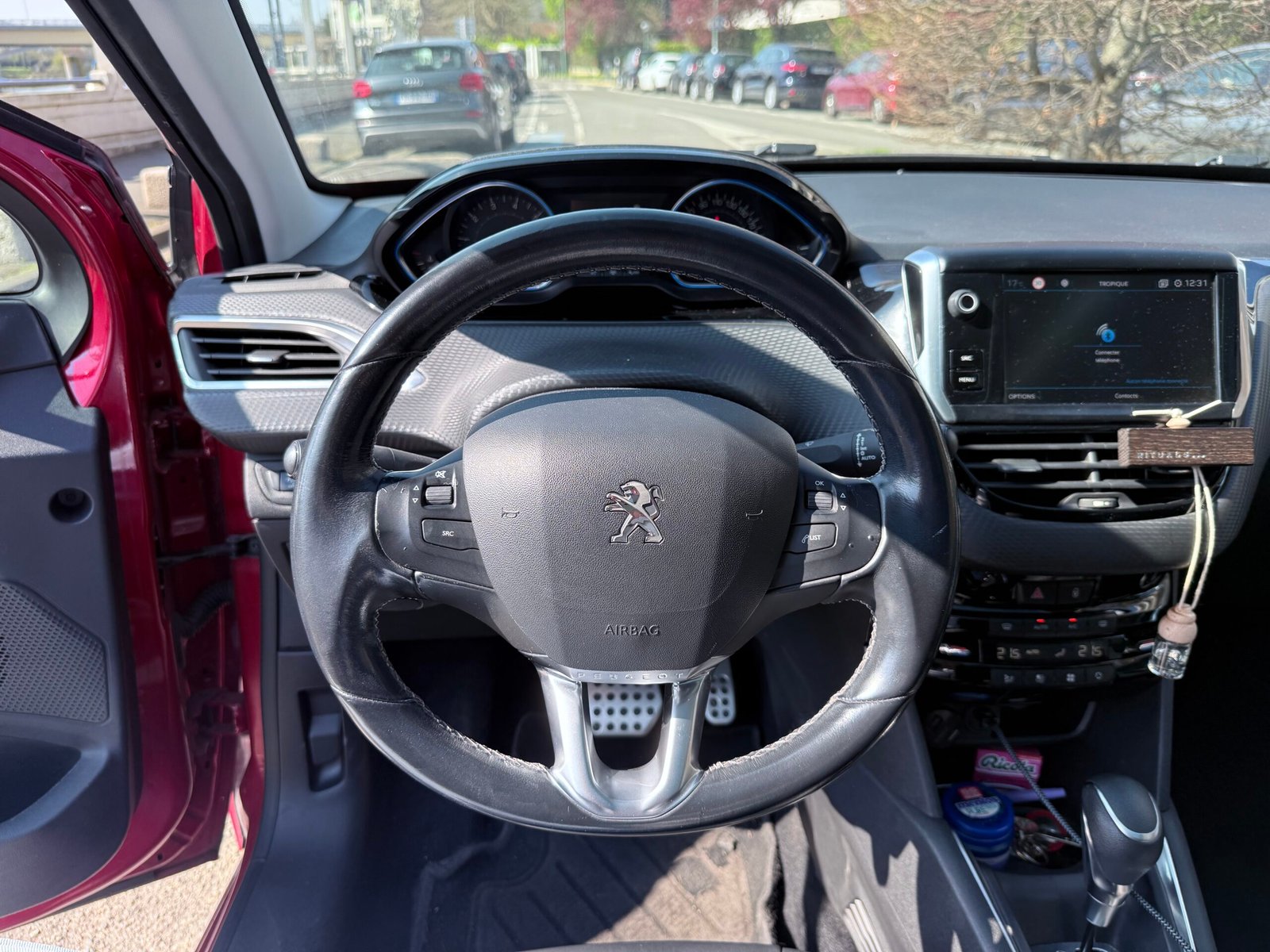 Peugeot 208 Féline 1.2 Essence 110 Automatique