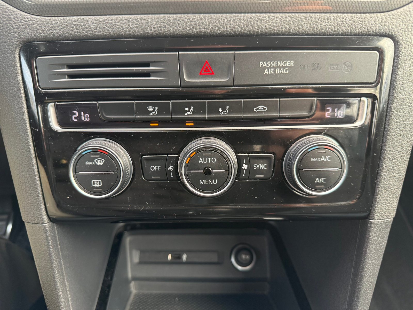 VOLKSWAGEN Golf VII Sportsvan Phase 2 1.0 TSI 115 ch « CONFORTLINE »